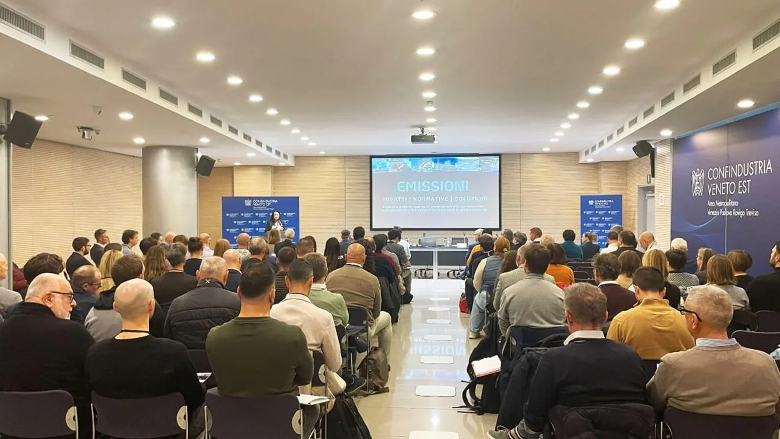 Foto del comunicato: 'Emissioni' arriva a Bari: il seminario tecnico per i professionisti dell'ambiente
